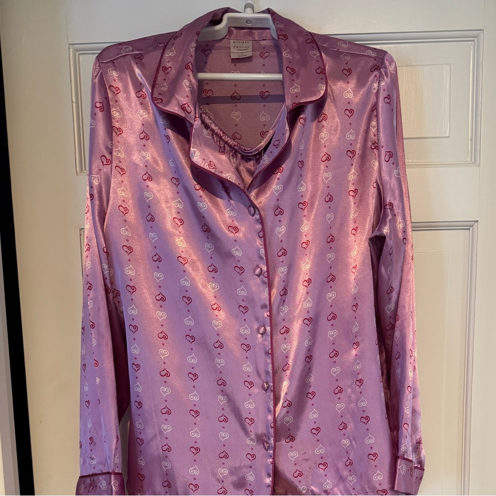 Gilligan & O’Malley 2 pc sleepwear set with printed hearts.